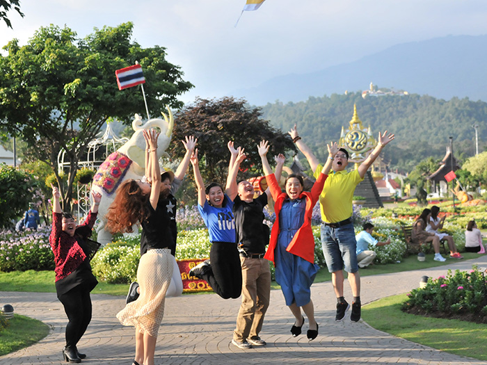 Изследване на чудесата на Тайланд: Приключението на нашия екип с надеждни обувки за открито
